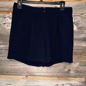 J. CREW -Dress Shorts Women Size 2 -Navy Pleated
Belt Loops Pockets